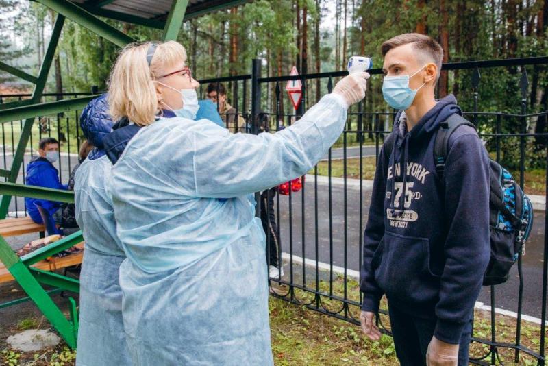 ВСМПО-АВИСМА подарила детям путевки в загородный лагерь