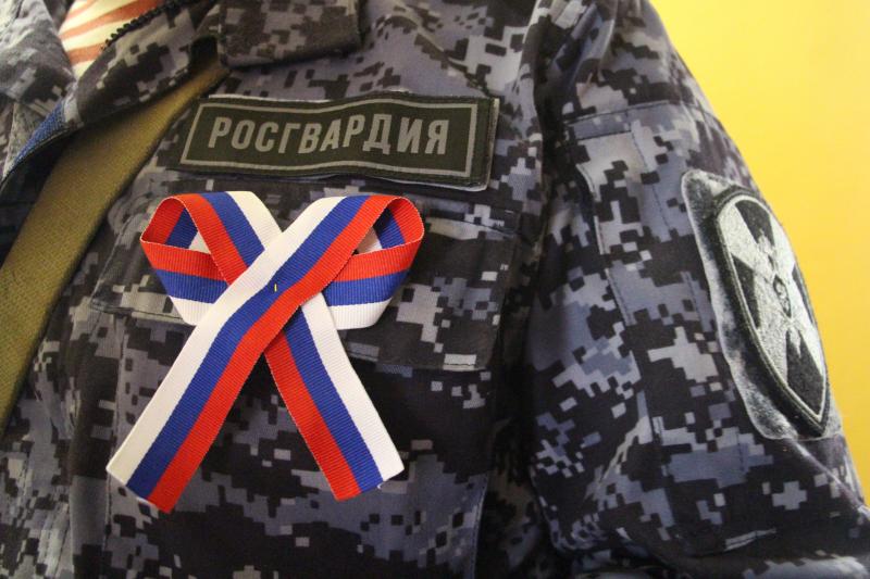 В Подмосковье росгвардейцы провели  патриотическую акцию
«С флагом на сердце»