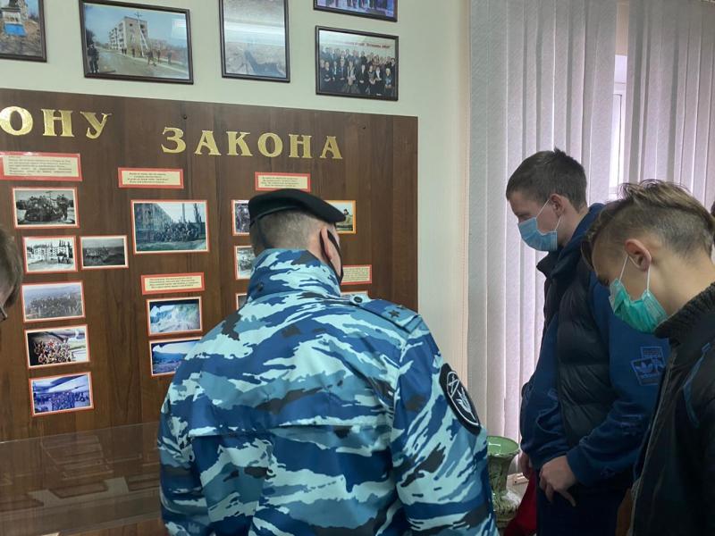 На Среднем Урале в рамках ведомственной акции «Каникулы с Росгвардией» юные спортсмены посетили базу ОМОН