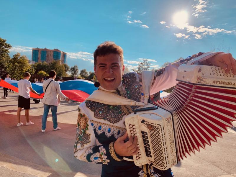 Порядка 350 человек отметили День флага России в Реутове