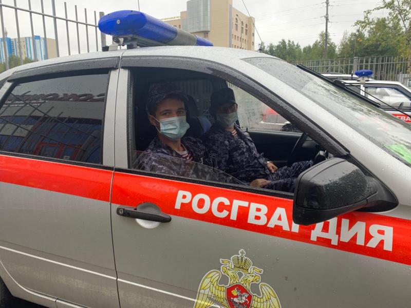 В Югре сотрудники Росгвардии задержали подозреваемого в преступлениях, пытавшегося скрыться от правоохранителей