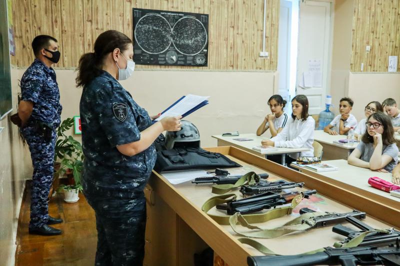 На Ставрополье росгвардейцы провели мероприятия ко Дню солидарности в борьбе с терроризмом