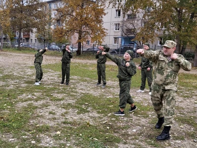 В Ангарске военнослужащие провели со школьниками военизированную эстафету, посвящённую дню образования сил специального назначения Росгвардии