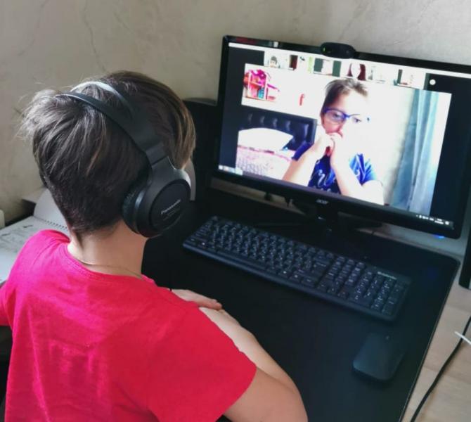 Две пятёрки школе за работу