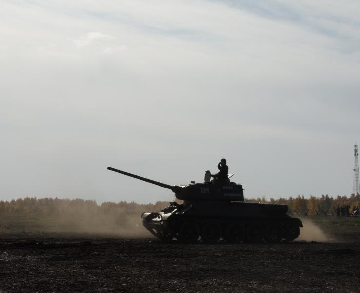 Воспитанники военно-патриотического клуба, подшефного челябинскому СОБР посетили танковый фестиваль