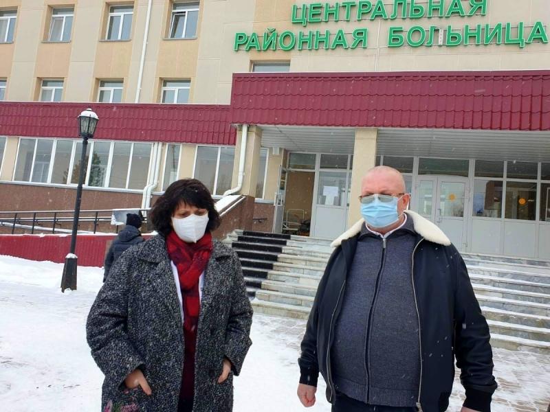 Владимир Семенов оказал помощь районной больнице