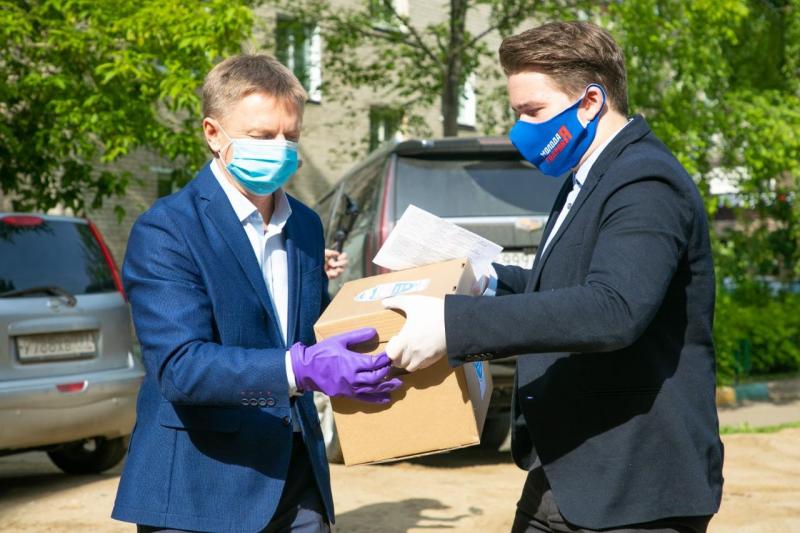 Доставка лекарств пациентам, автоволонтерство и помощь медикам: как «Единая Россия» отмечает день рождения