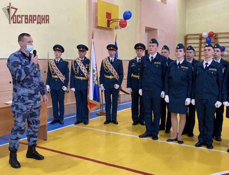 «Служить во благо России!». Воспитанники класса Росгвардии в Ангарске принесли торжественную клятву