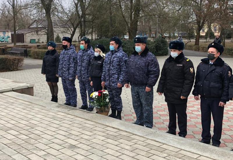 В Советском городском округе росгвардейцы приняли участие в памятных мероприятиях ко Дню Неизвестного Солдата