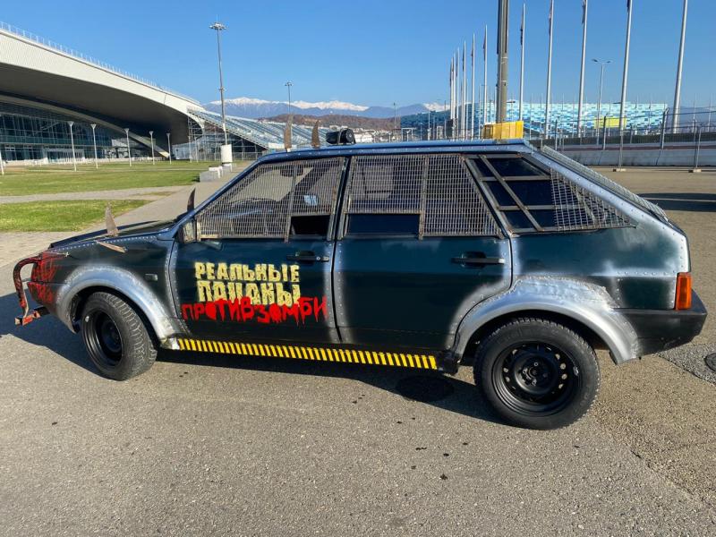 Непосредственно Каха с Чуней решили подогнать реальным пацанам зомби-мобиль – и теперь ему предстоит доехать от Сочи до Перми