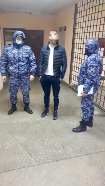 В Калининграде сотрудники Росгвардии задержали мужчину за кражу в супермаркете