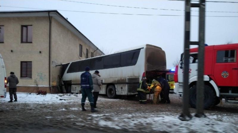 В Ногинске автобус врезался в частный дом