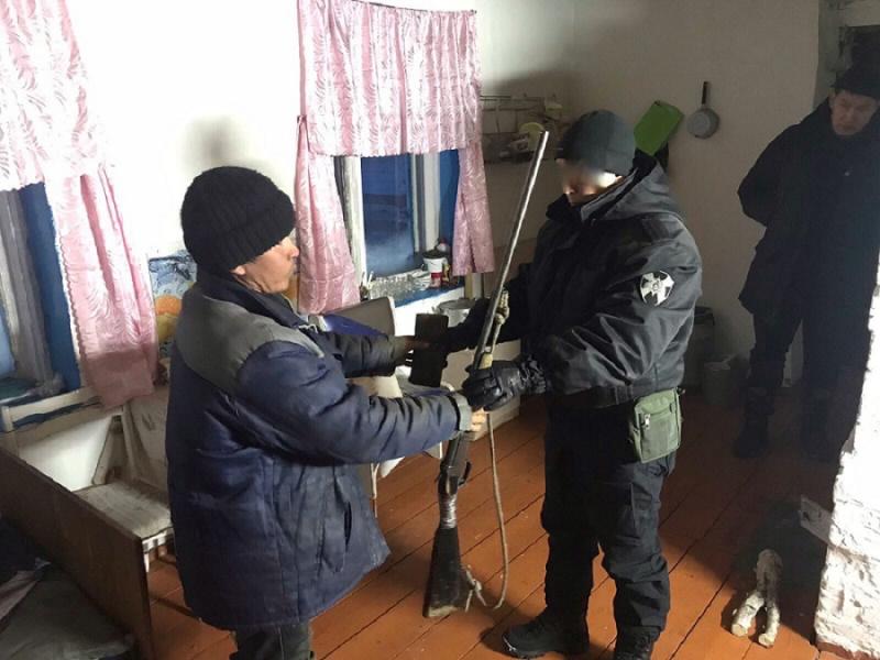В Туве при содействии ОМОН Управления Росгвардии  местный житель добровольно выдал полиции ружье и патроны