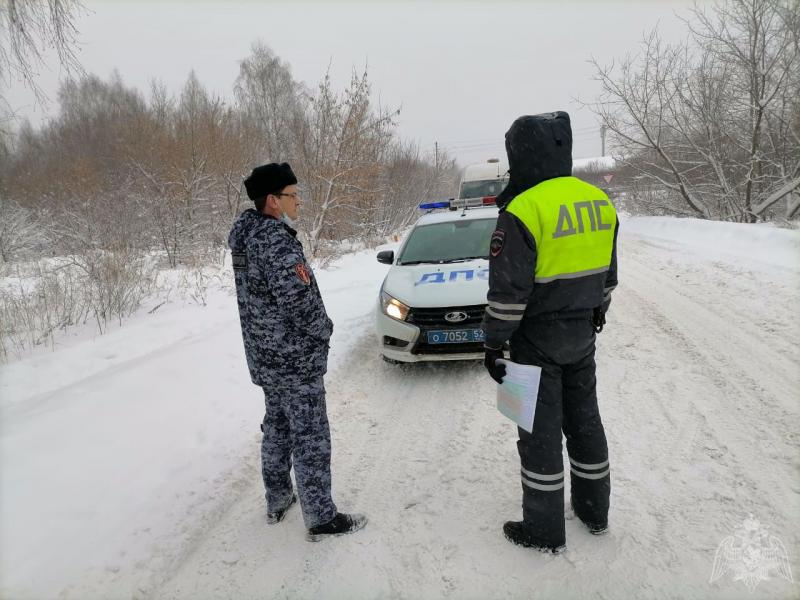 В Нижегородской области росгвардейцы оказали помощь попавшему в ДТП автовладельцу