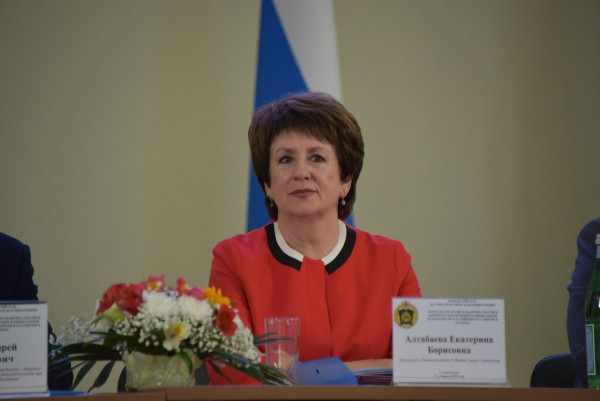 Сенатор от Севастополя Алтабаева получает доход, который делает её довольной жизнью