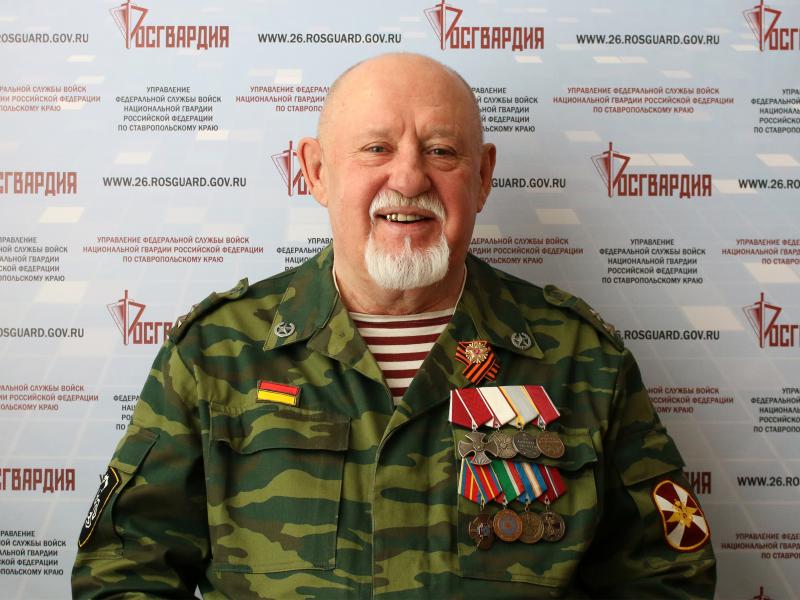 На Ставрополье председатель Совета ветеранов краевого Управления Росгвардии поздравил личный состав пресс-службы тероргана
