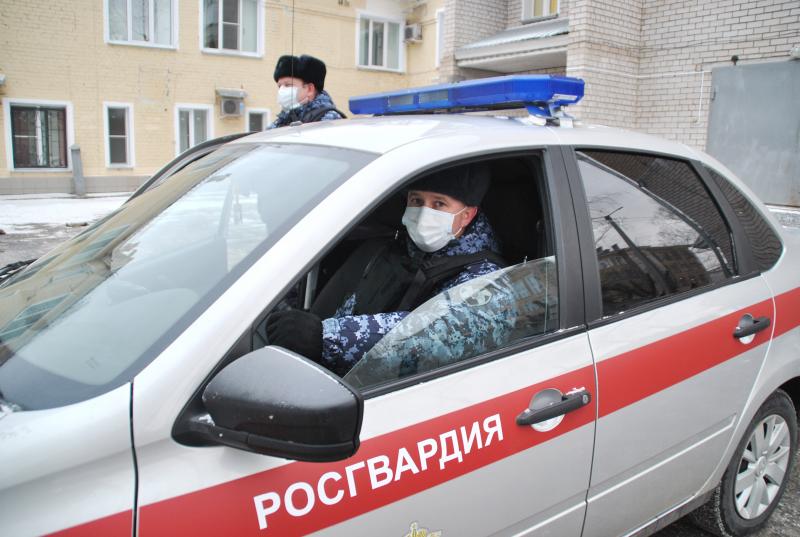 Кировские росгвардейцы задержали подозреваемую в краже из собственного магазина