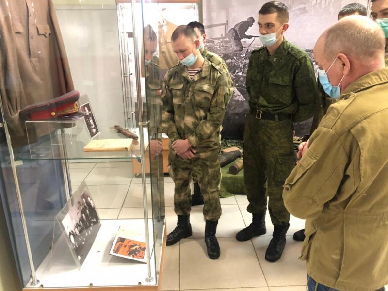 В Кирове росгвардейцы посетили Музей боевой славы и почтили память погибших во время блокады Ленинграда