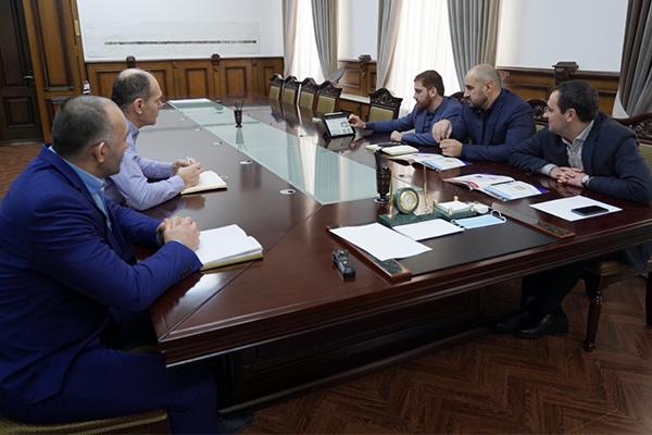 Главный инженер УФСИН Абдулхак Абдулхаков и глава города Дербент Рустамбек Пирмагомедов обсудили вопросы сотрудничества