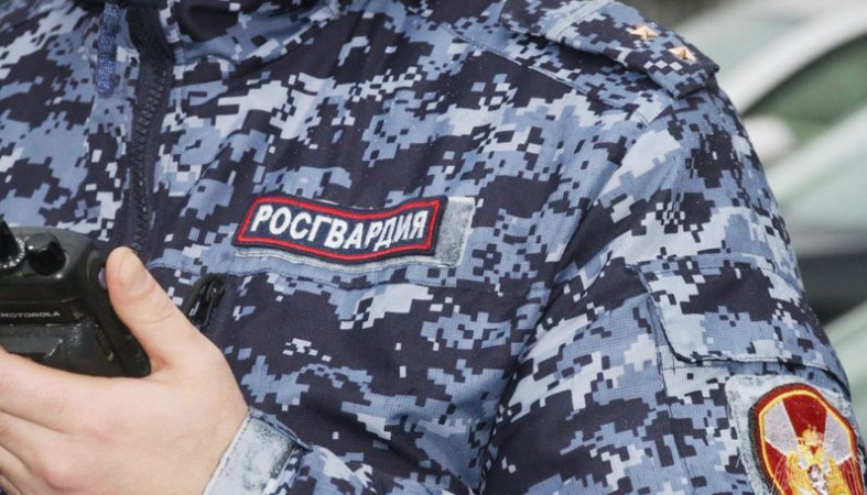 В Кирове росгвардейцы задержали компанию молодых людей, которые пытались проникнуть на охраняемый объект