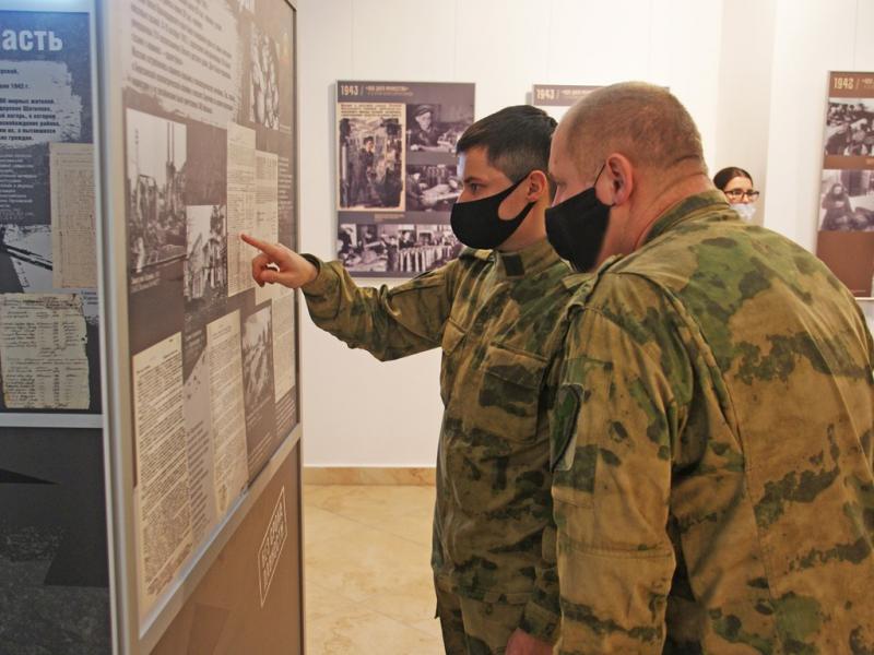 Росгвардейцы приняли участие в открытии выставки федерального проекта "Без срока давности" в Хакасии