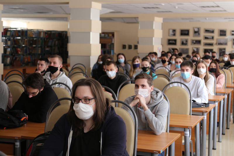 В Ставрополе сотрудники вневедомственной охраны Росгвардии провели круглый стол со студентами