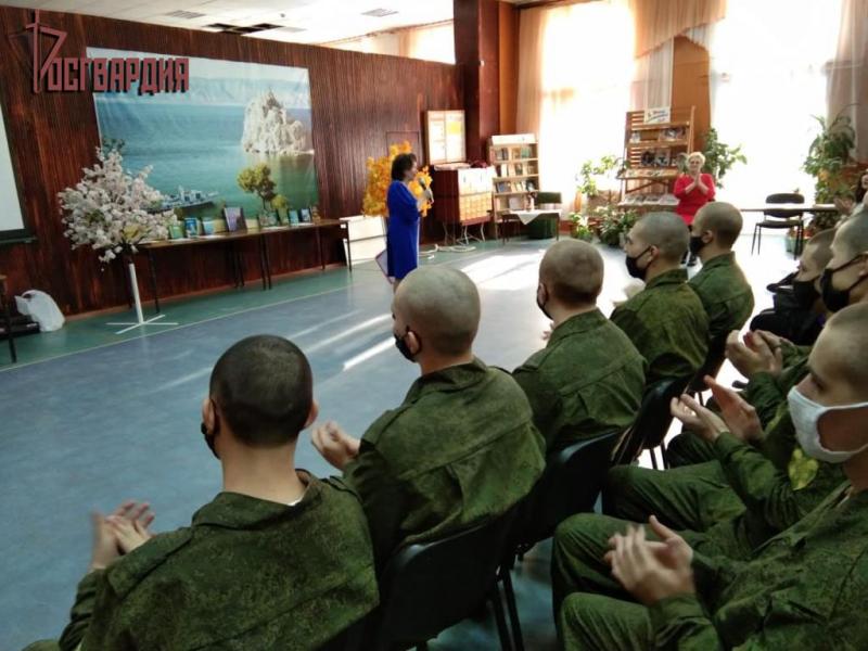 В Ангарске военнослужащие по призыву полка оперативного назначения Росгвардии приняли участие военно-исторической викторине «Армейский экспресс»