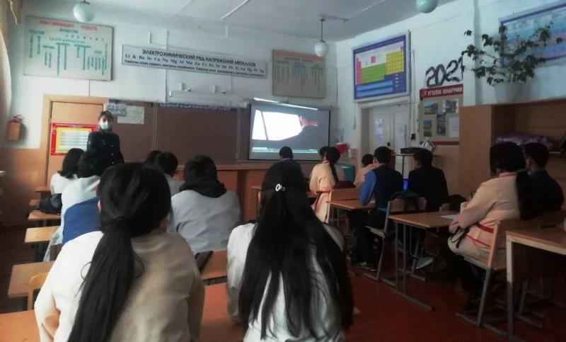 Психолог пенитенциарного ведомства Тувы провел занятия с подростками Чербинской школы.
