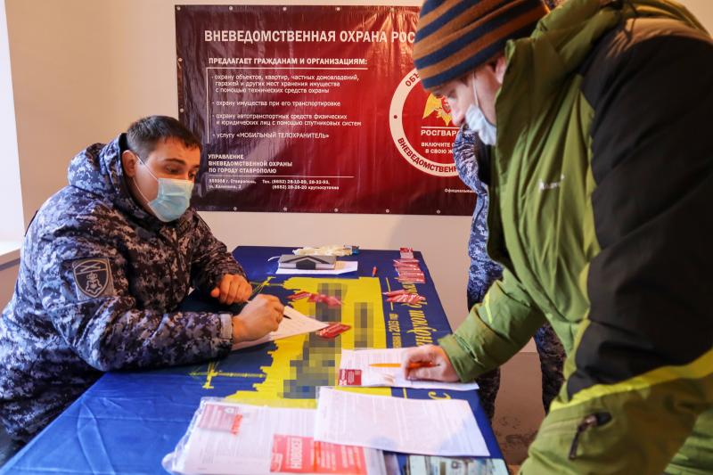 В Ставрополе росгвардейцы провели агитационные мероприятия по предоставлению гражданам охранных услуг