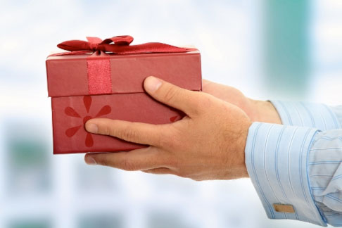 Как выбрать ювелирное украшение к 8 марта: тренды 2021 года