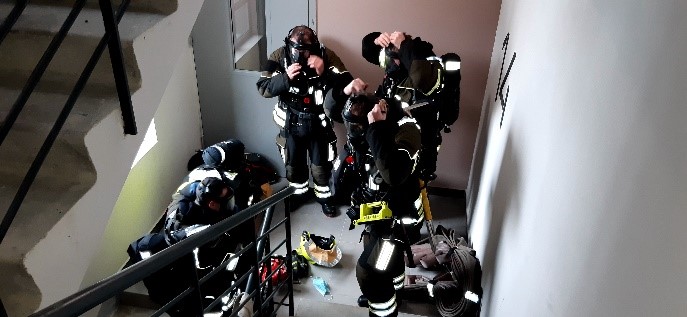Пожарные Зеленограда проводят пожарно-тактические занятия 
в многоквартирных жилых домах