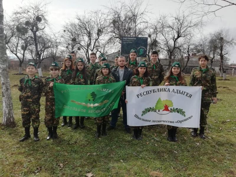 Представители Молодежного совета Управления Росреестра по Республике Адыгея приняли участие в акции «Сад памяти»