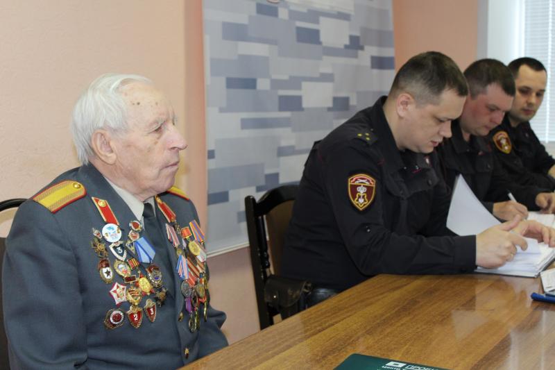 Председатель совета ветеранов Управления Росгвардии по Вологодской области поздравил ветеранов ведомства с праздником