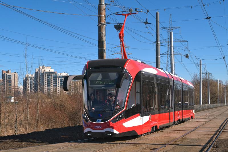 Уникальный алюминиевый трамвай «Витязь-Ленинград» приступил к перевозке пассажиров в Санкт-Петербурге