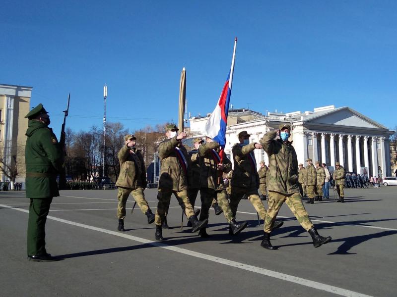 В Кирове военнослужащие Росгвардии принимают участие в репетиции парада Победы