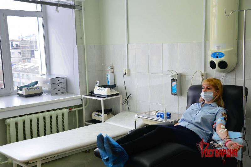 В День донора росгвардейцы Ямала приняли участие в акции безвозмездной сдачи крови