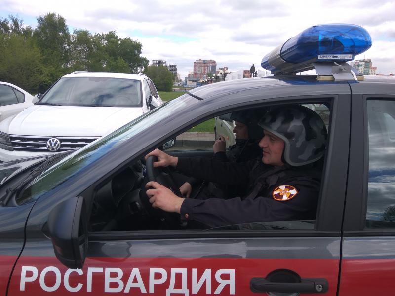 В Челябинске росгвардейцы задержали подозреваемого в краже аккумулятора