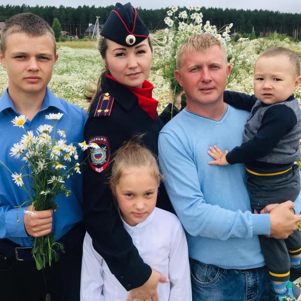 В преддверии праздника любви, семьи и верности, сотрудники ОМВД России по г. Березовскому рассказали о своих семьях