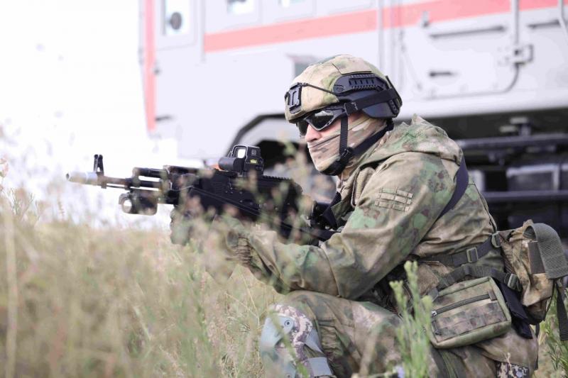 Генерал армии Виктор Золотов оценил действия военнослужащих
и сотрудников ведомства в ходе завершающего этапа оперативно-стратегического учения «Заслон-2021»