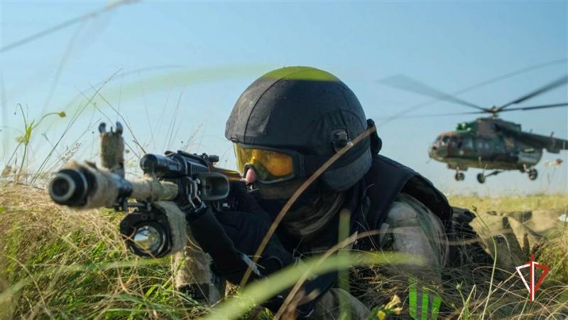 Спецназ Уральского округа на учениях Росгвардии ликвидировал вооруженную группу преступников