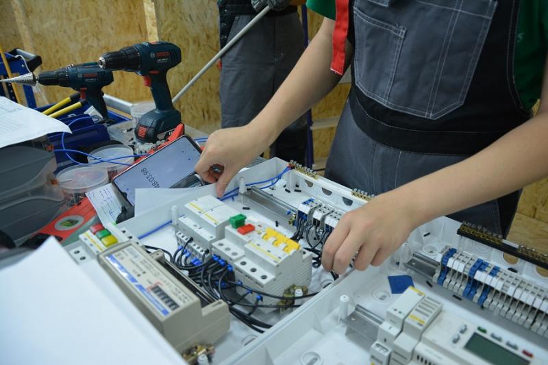 В Тюменском колледже открылась новая высокотехнологичная электромонтажная мастерская