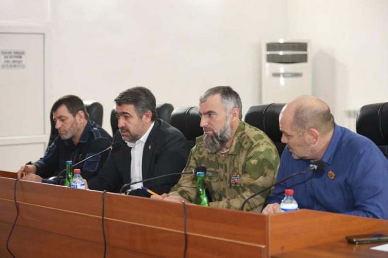 Шарип Делимханов и Муслим Зайпуллаев провели встречу с жителями Наурского и Надтеречного районов республики.