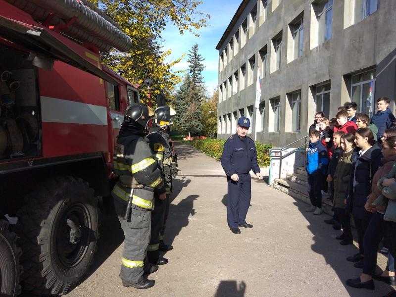 Открытый урок провели огнеборцы 296 пожарной части  для школьников п. Свердловский