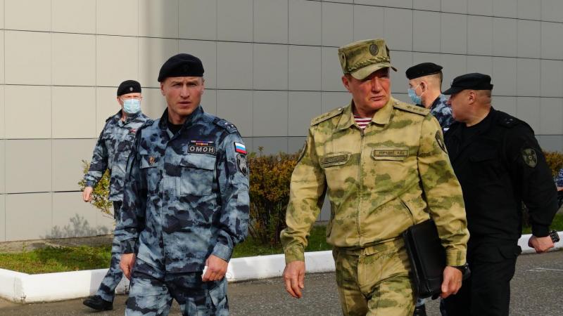 Командующий Приволжским округом Росгвардии проверил подчиненные подразделения в Кировской области