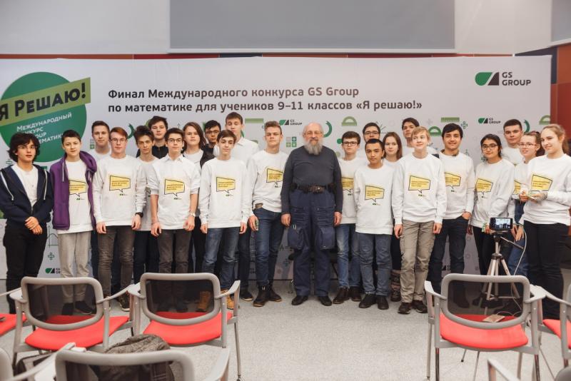 Старшеклассники Югры могут побороться за годовую стипендию сумой порядка 100 тысяч рублей для учебы в вузе