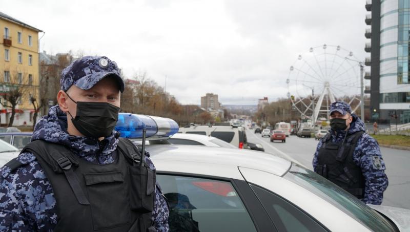 В Кирове росгвардейцы задержали подозреваемую в серии краж спиртного