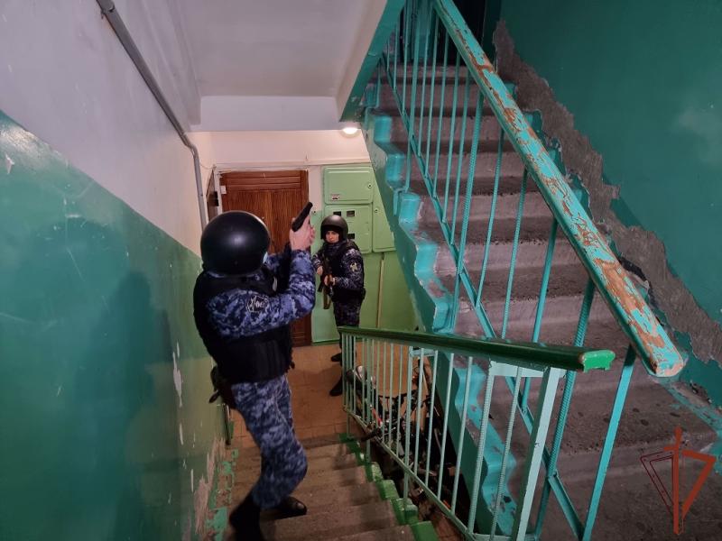 Росгвардейцы задержали подозреваемого в жестоком избиении жителя Сургута