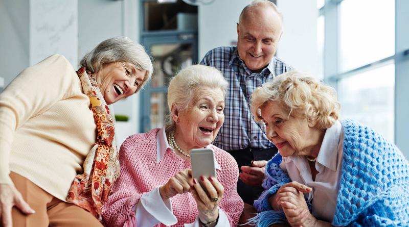 Пенсионеры ушли в онлайн: в Ярославском регионе растет доля «цифровых» бабушек и дедушек