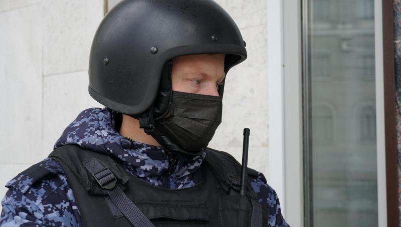 Кировские росгвардейцы задержали подозреваемого в нанесении побоев, который находился в розыске за кражу