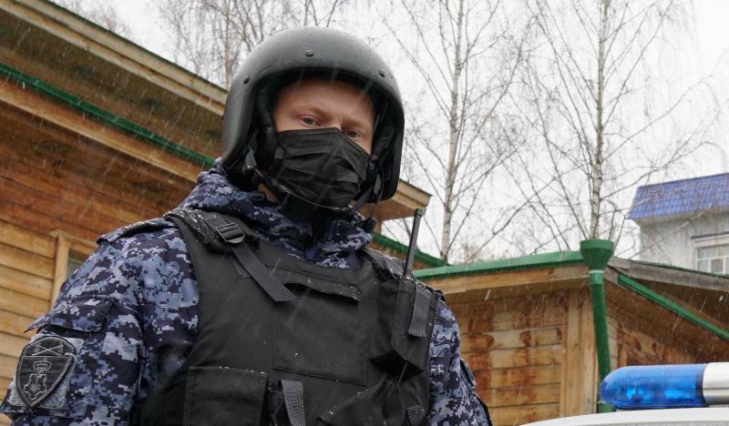 В городе Кирово-Чепецке росгвардейцы задержали подозреваемых в краже документов